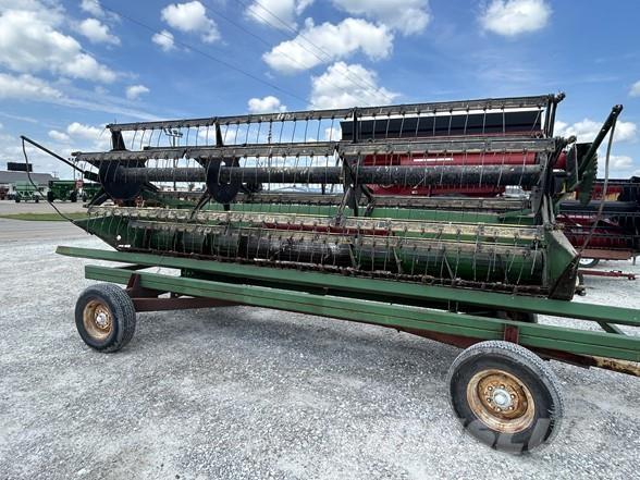 John Deere 220 Combine harvester heads