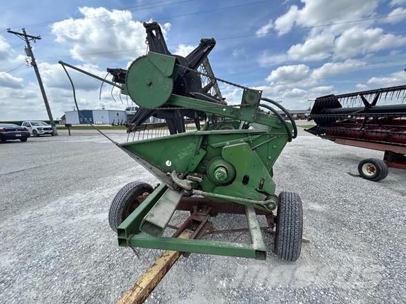 John Deere 220 Combine harvester heads