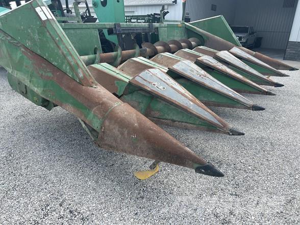 John Deere 643 Combine harvester heads