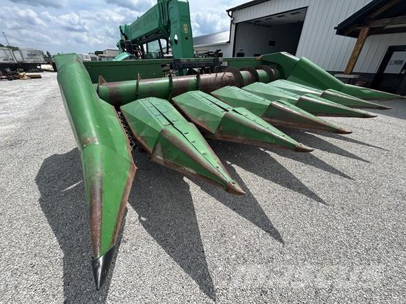 John Deere 653 Combine harvester heads