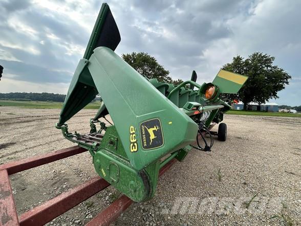 John Deere 893 Combine harvester heads