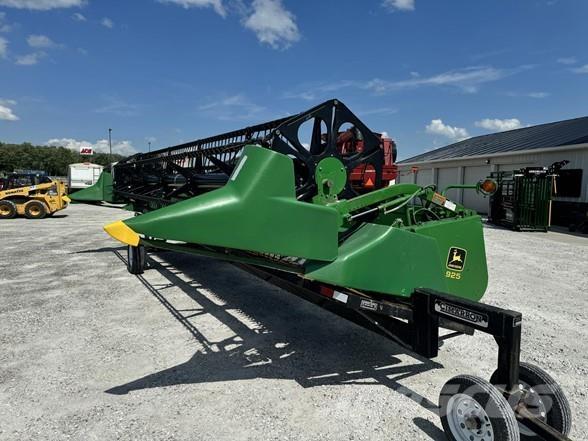 John Deere 925 Combine harvester heads