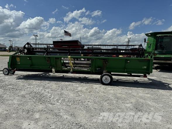 John Deere 925 Combine harvester heads