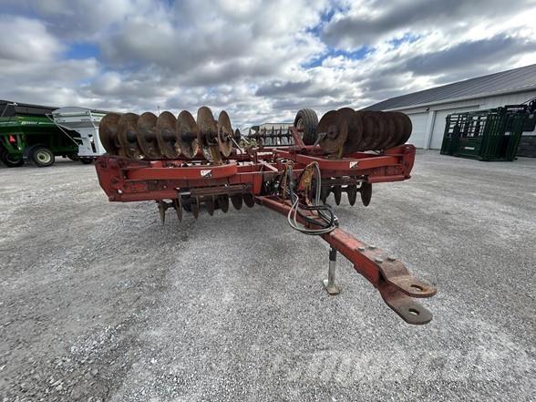 Kewanee 1020 Disc harrows