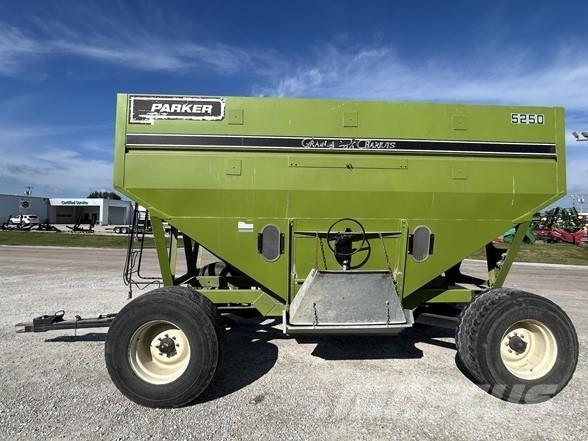 Parker 5250 Grain / Silage Trailers