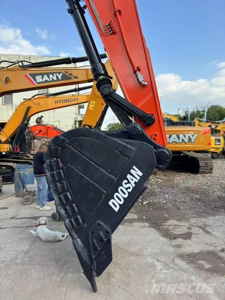 Doosan DX300LC Crawler excavators