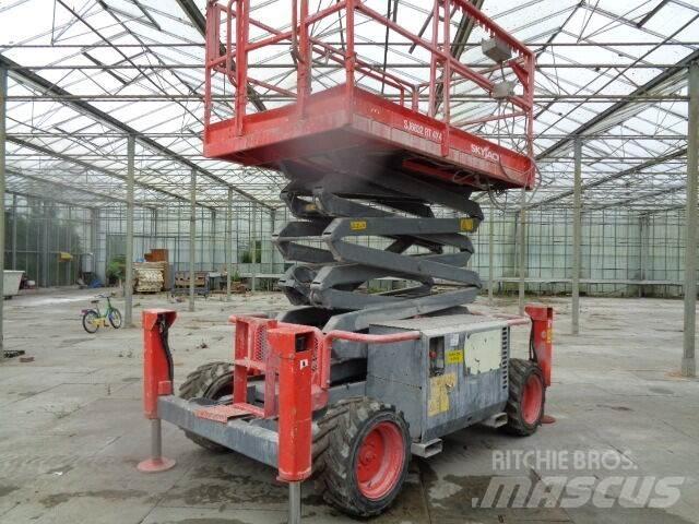 SkyJack SJ 6832 RT Scissor lifts