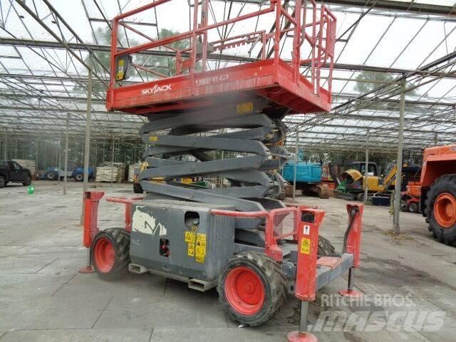 SkyJack SJ 6832 RT Scissor lifts