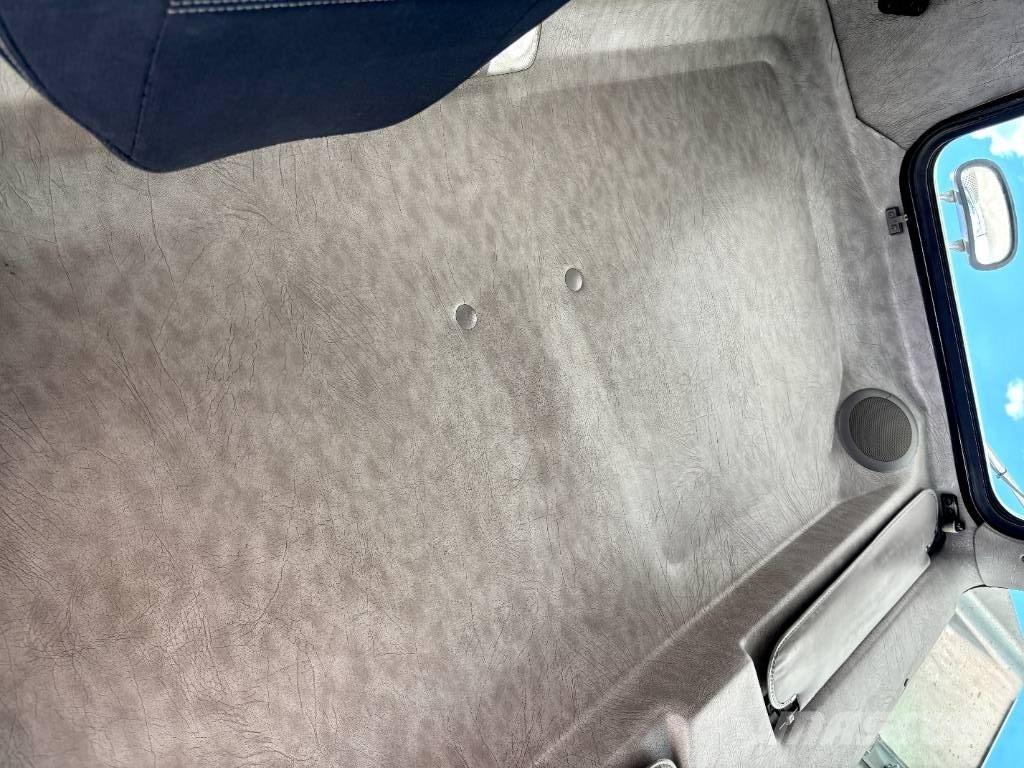 Kenworth T 300 Prime Movers