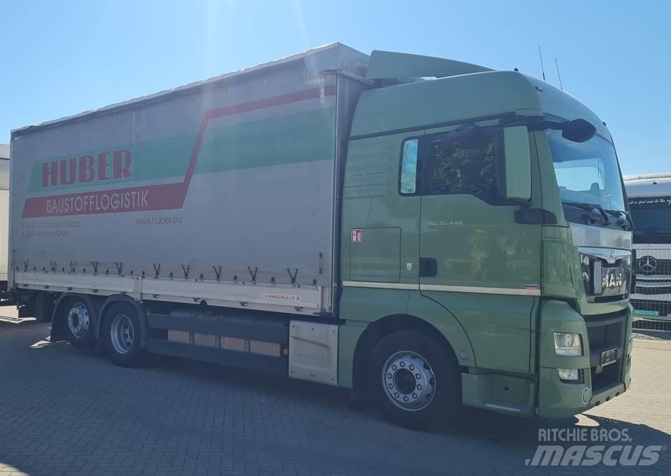 MAN 26.440 / 7.4m / LIFT Curtain sider trucks