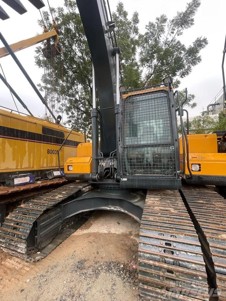 Hyundai R210 Crawler excavators