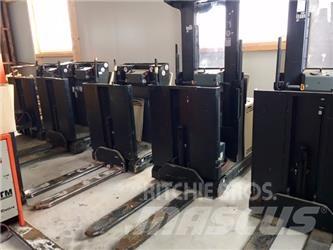 Crown LP 3020 Medium lift order picker