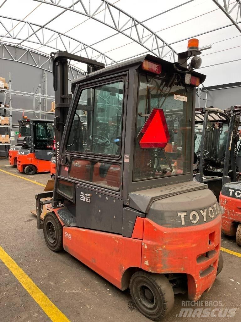 Toyota 8FBMT35 Electric forklift trucks