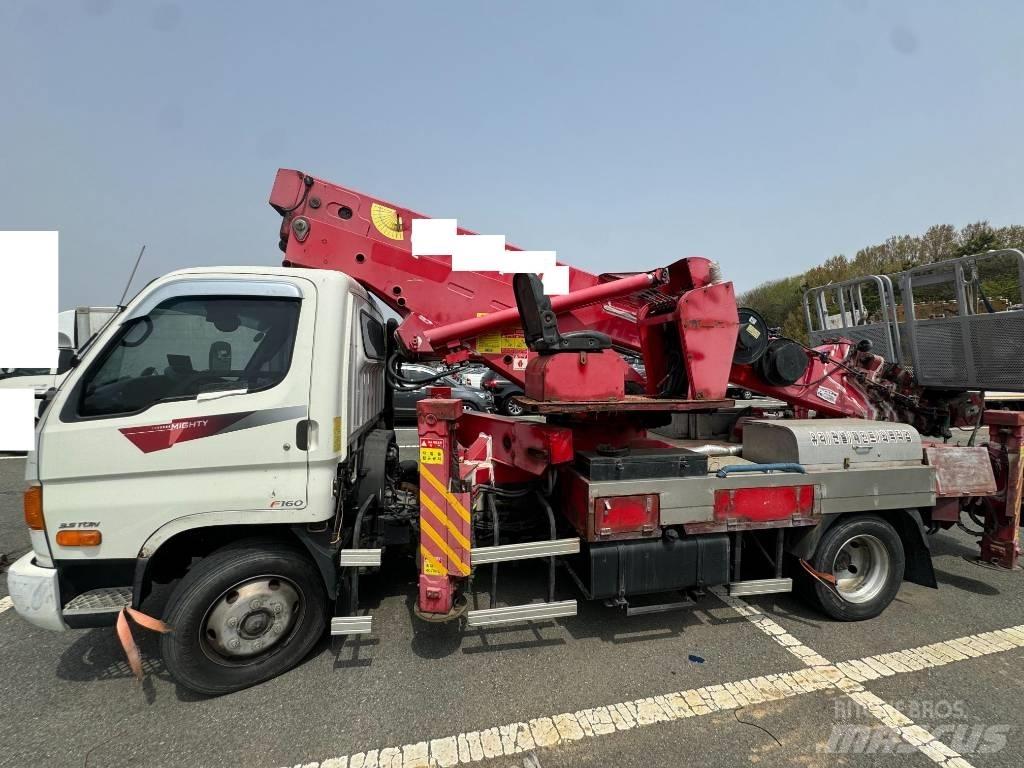 Horyong SKY280 Truck mounted platforms