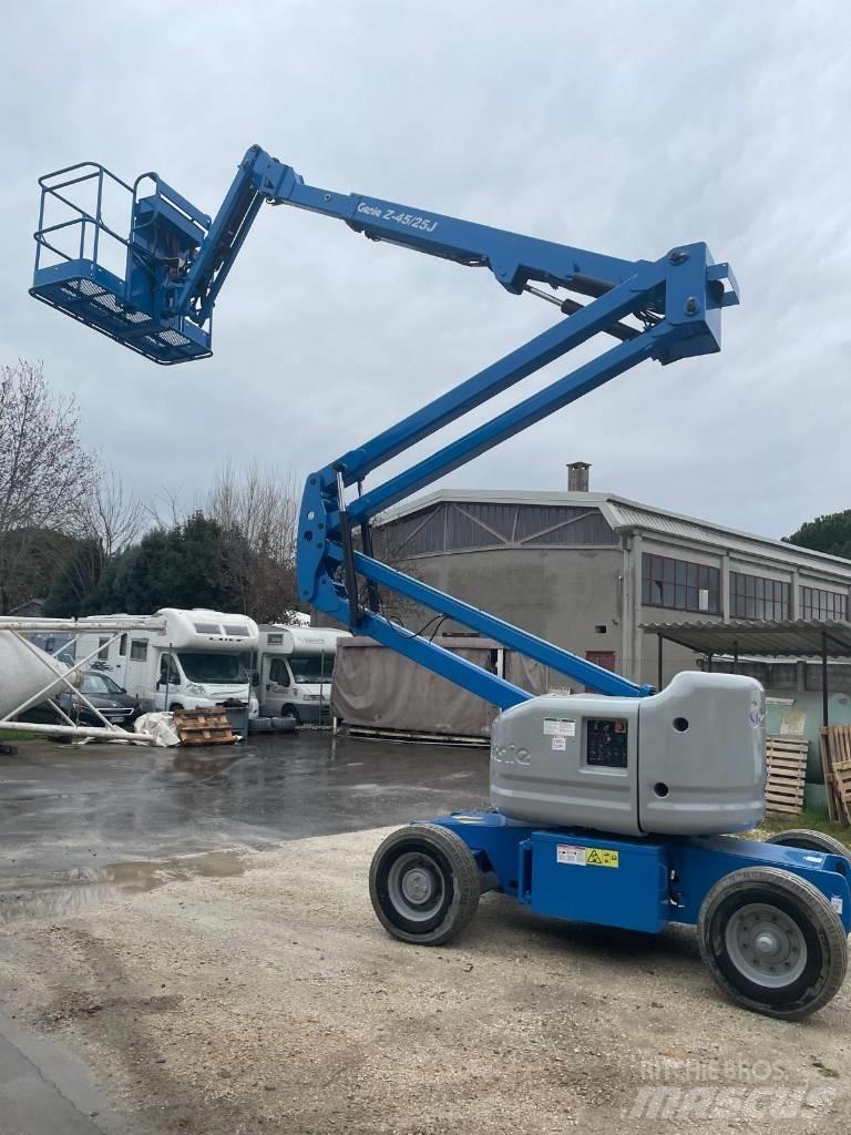 Genie Z 45/25 DC Articulated boom lifts
