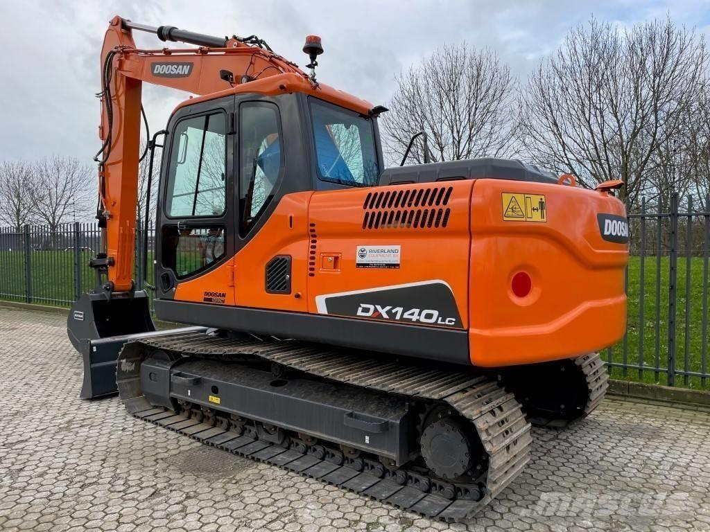 Doosan DX 140w Wheeled excavators