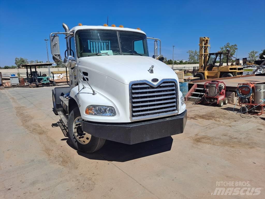 Mack CX612 Prime Movers