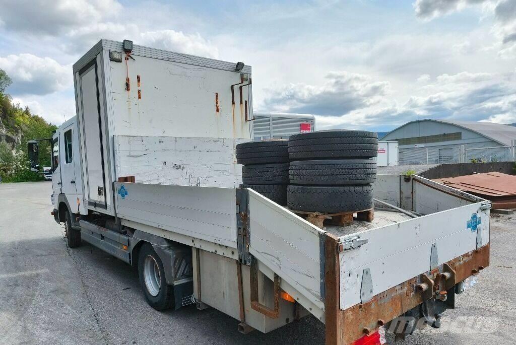 Mercedes-Benz 1018 Box trucks