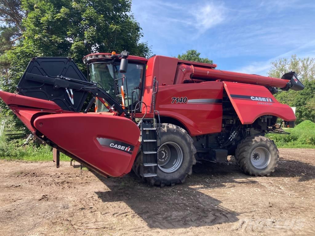 Case IH 7140 Combine harvesters
