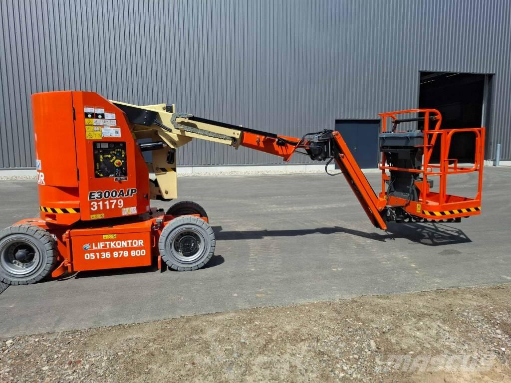 JLG E 300 AJP Articulated boom lifts
