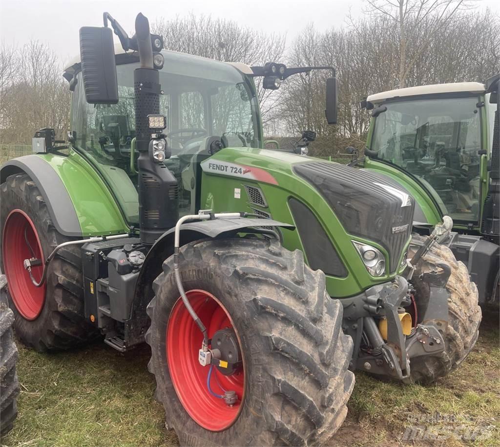 Fendt 724 Vario Tractors