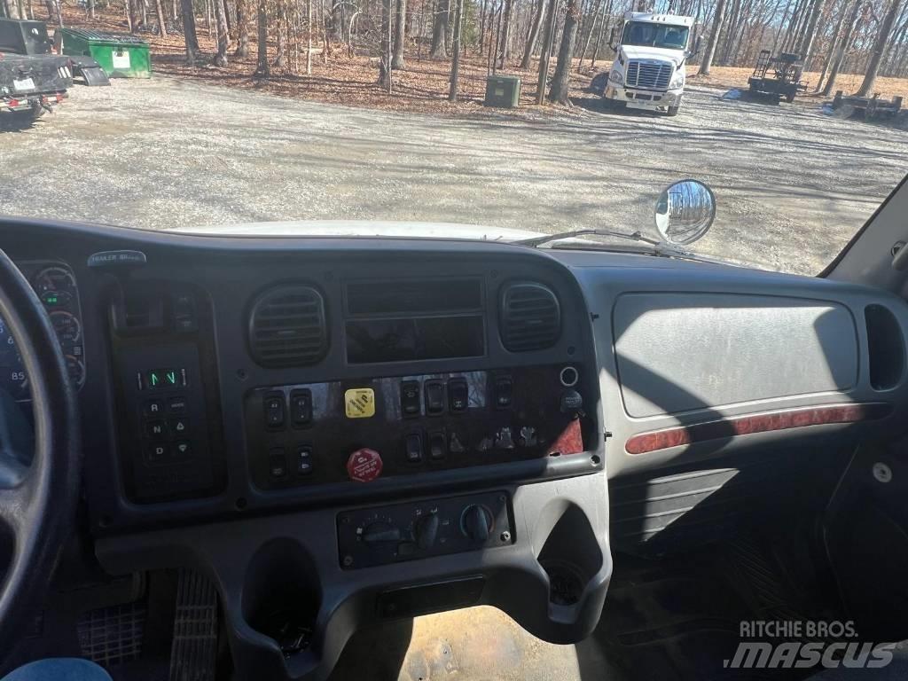 Freightliner M2106 Prime Movers