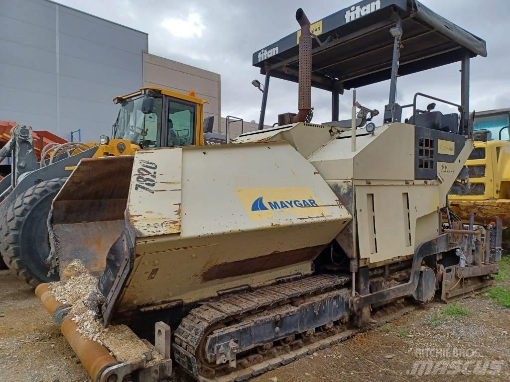 Titan 7820 Asphalt pavers