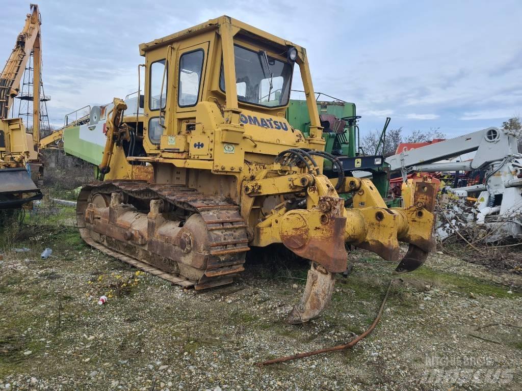 Komatsu D 85-18 Crawler dozers
