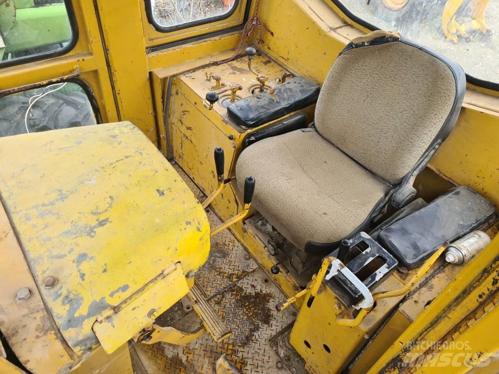 Komatsu D 85-18 Crawler dozers