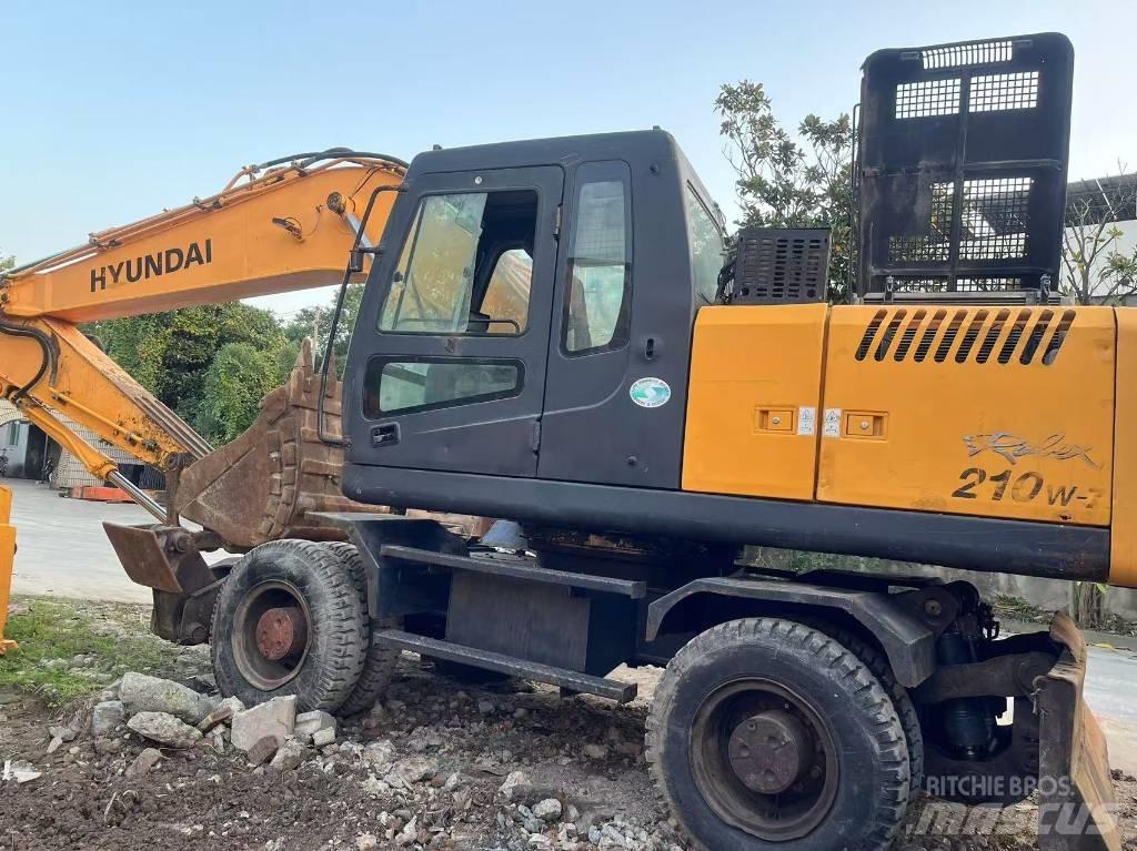 Hyundai R210W-7 Wheeled excavators