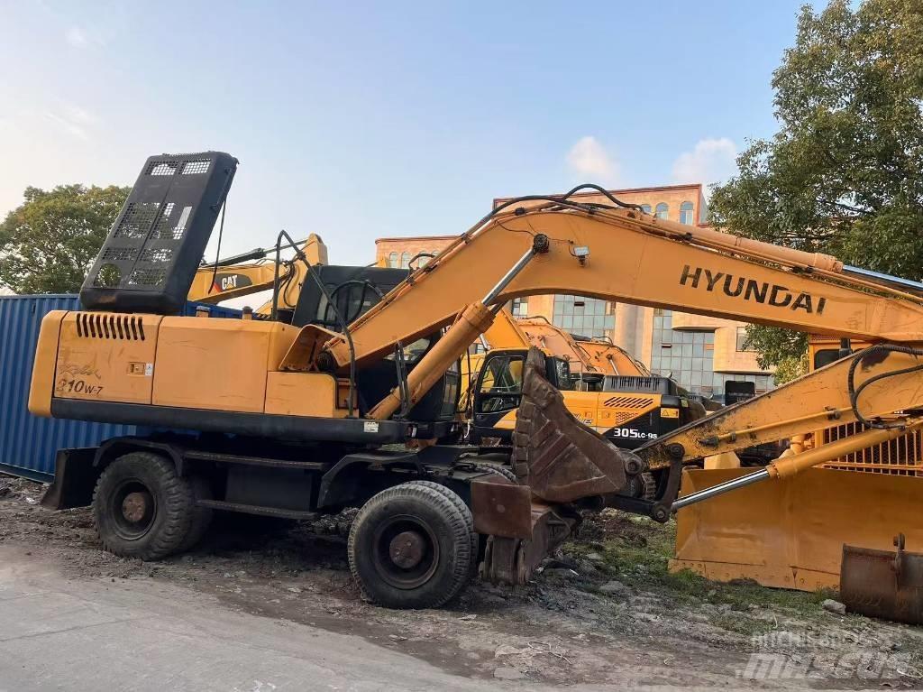 Hyundai R210W-7 Wheeled excavators