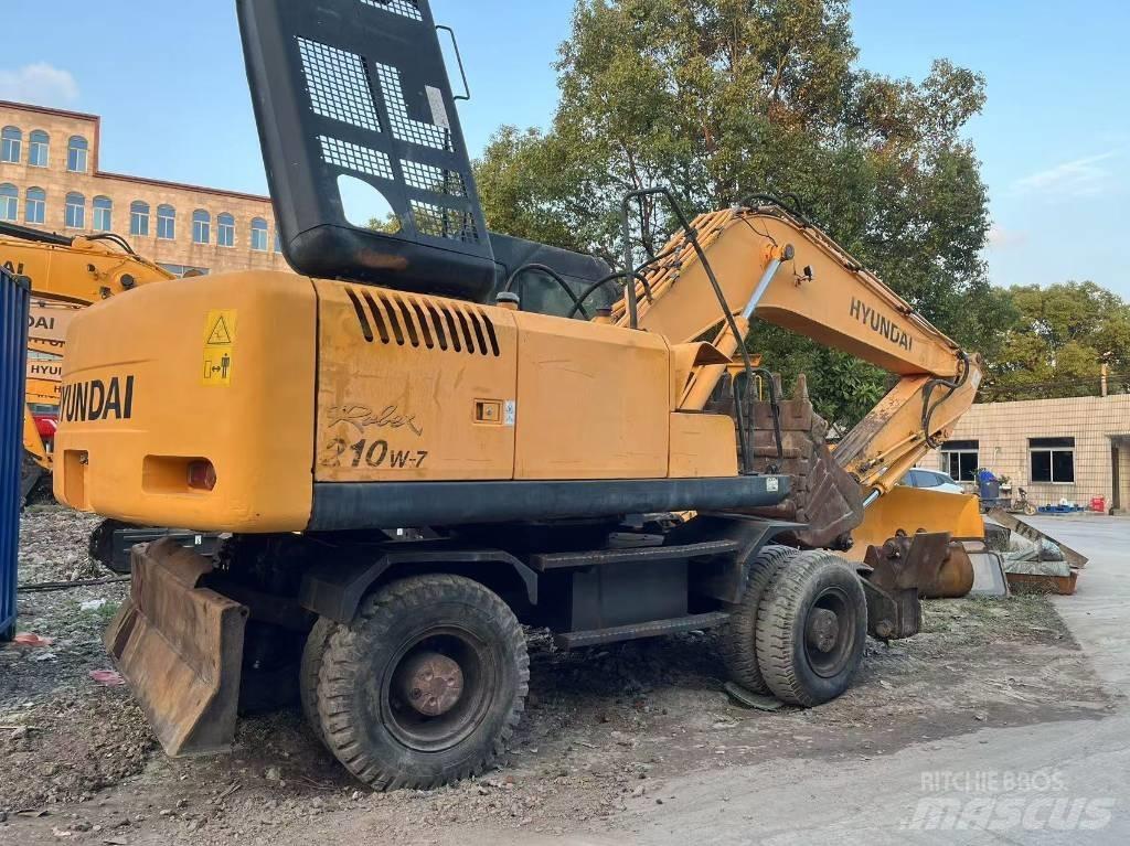 Hyundai R210W-7 Wheeled excavators