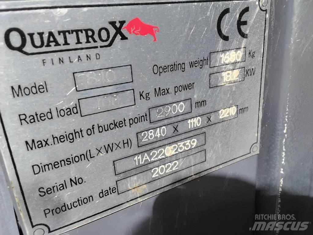 QuattroX 810 Mini loaders