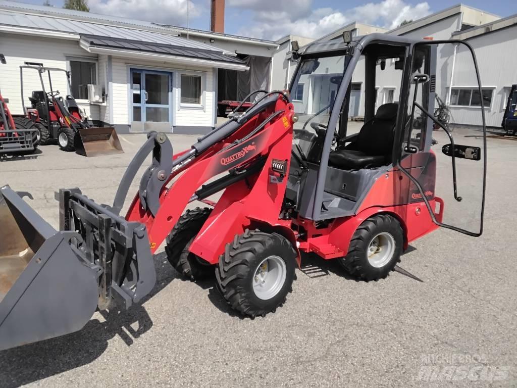 QuattroX 810 Mini loaders