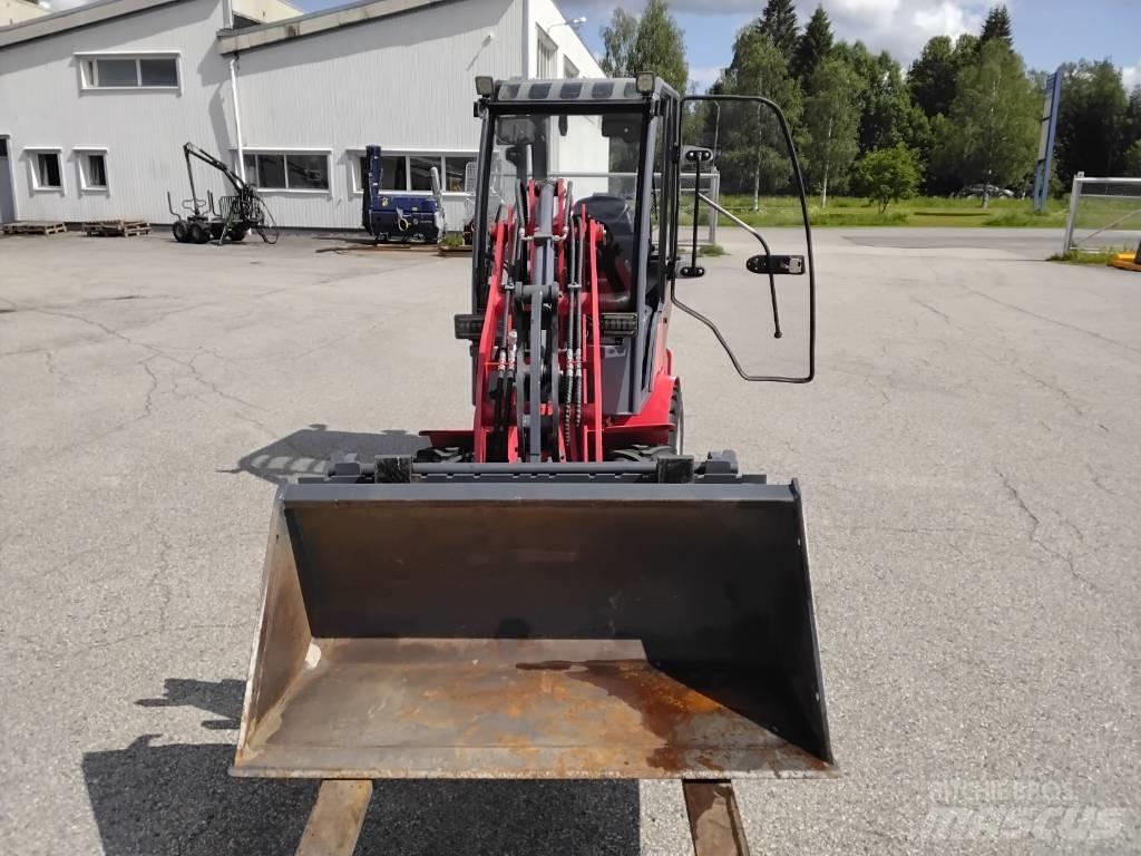 QuattroX 810 Mini loaders