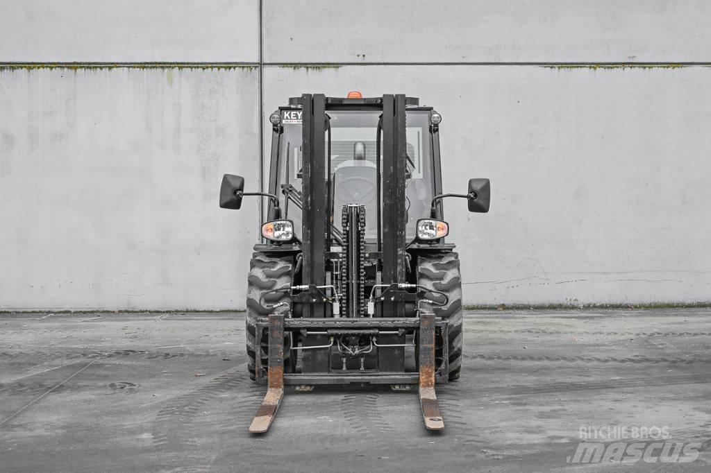 Manitou MC 25-4 Diesel trucks