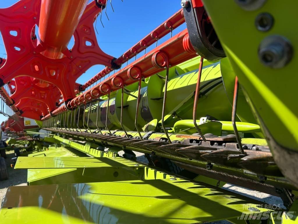 CLAAS Tucano 440 Combine harvesters