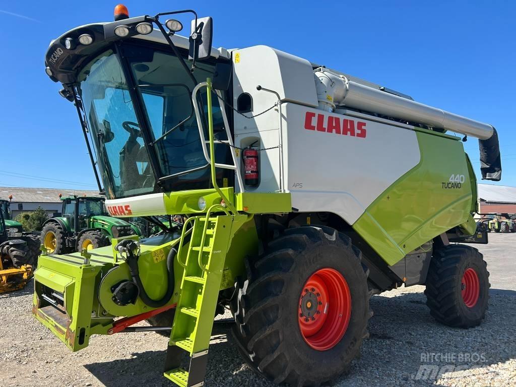 CLAAS Tucano 440 Combine harvesters