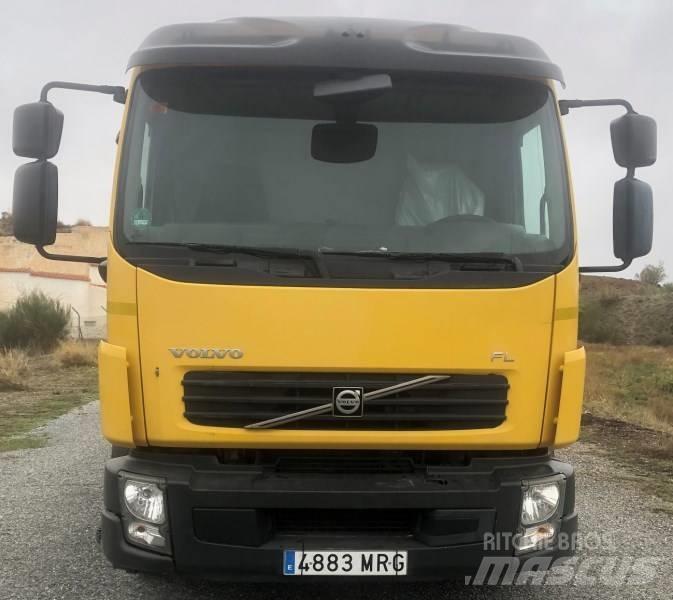 Volvo FL 240 Skip bin truck