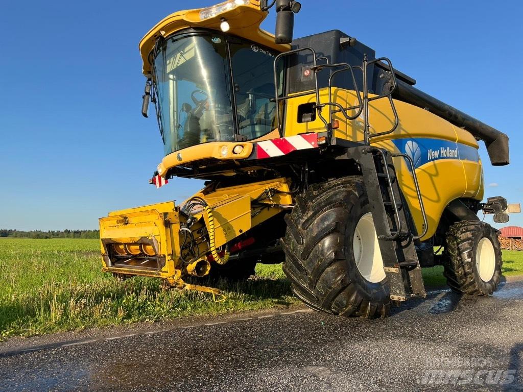 New Holland CX 860 Combine harvesters