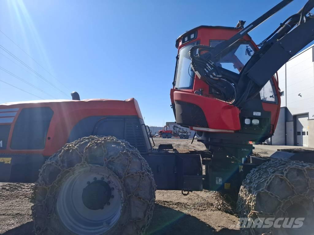 Komatsu 911 Harvesters