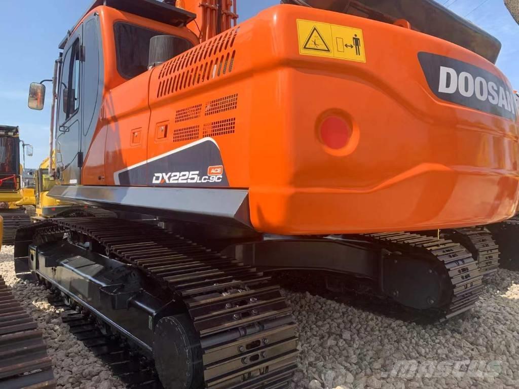 Doosan DX 225 Crawler excavators