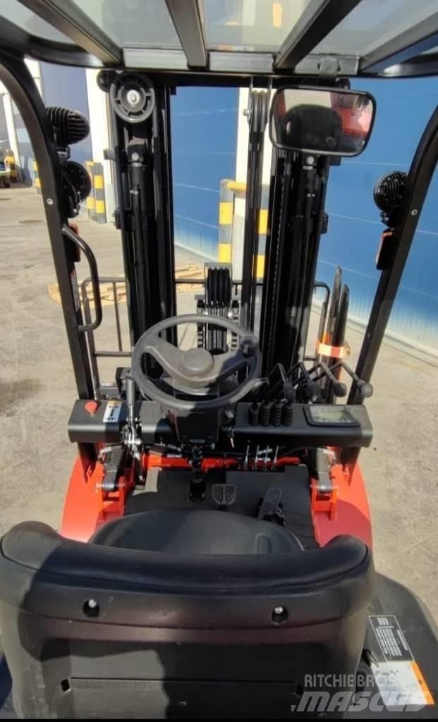 EP EQUIPMENT EFL302 Electric forklift trucks