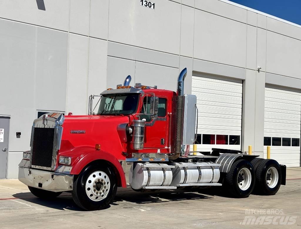 Kenworth W 900 Prime Movers