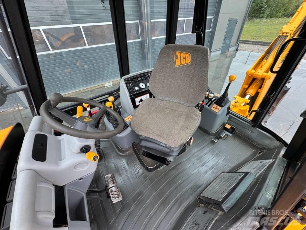 JCB 3 CX Backhoe