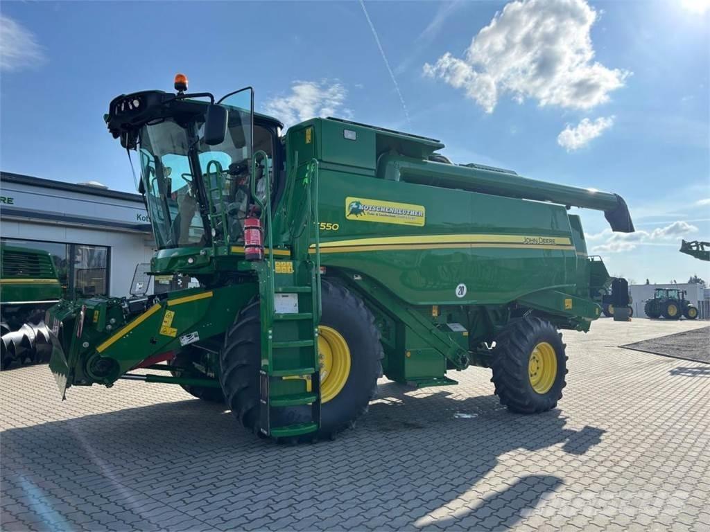 John Deere T550 Combine harvesters