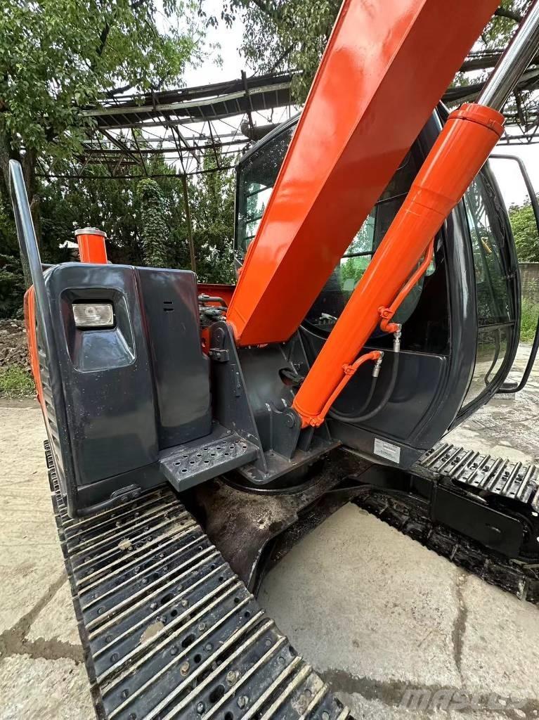 Hitachi 70 Crawler excavators