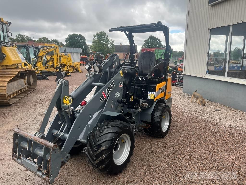 GiANT G 2300 HD Multi-purpose loaders