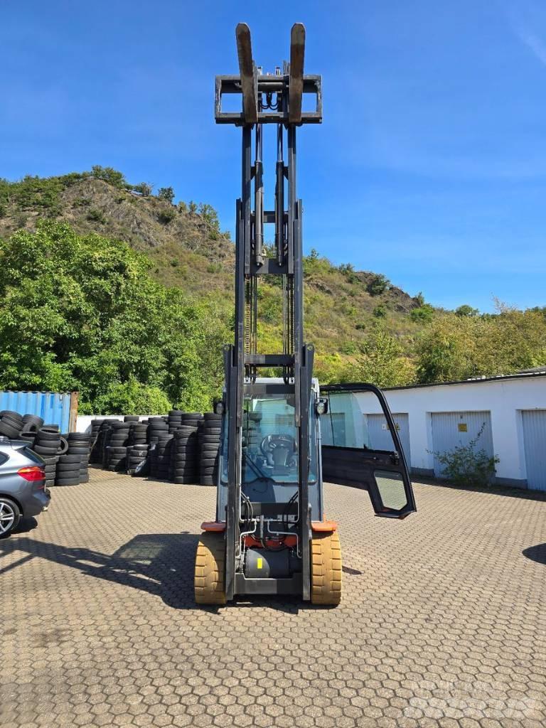 Toyota Traigo 80 Electric forklift trucks