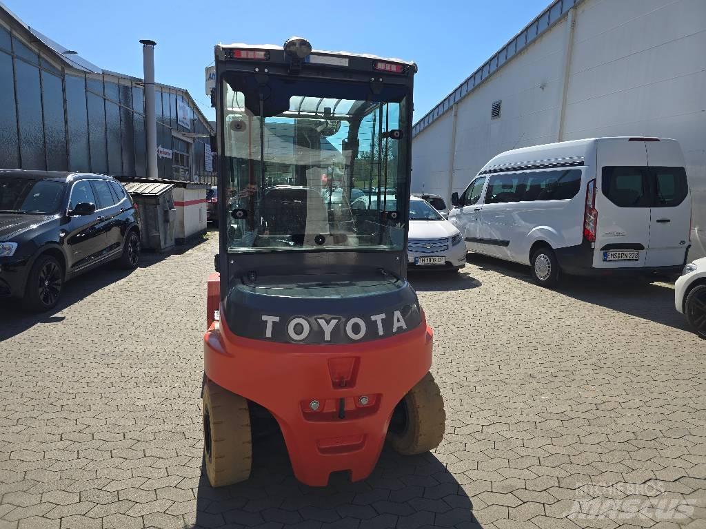 Toyota Traigo 80 Electric forklift trucks